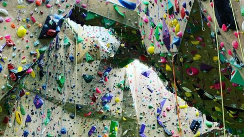 神奈川県のクライミング施設「PUMP2 川崎」